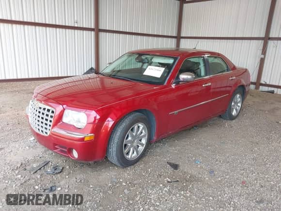 2008 Chrysler 300 C Hemi с VIN 2C3KA63H98H311142, выставлен на аукционе IAAI как лот 42672466 с пробегом 113 280 миль миль и . История ставок и продаж доступна на DreamBid. Изображение 2.