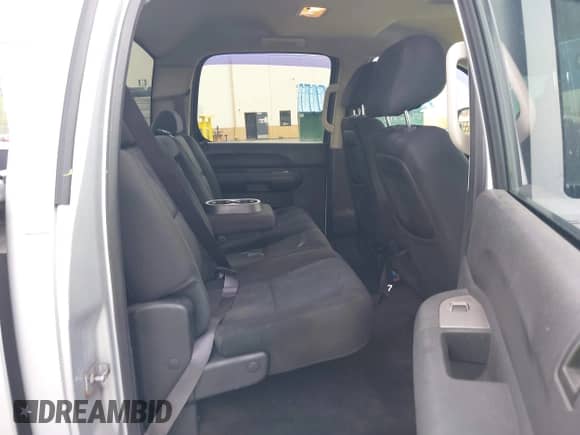 2013 Chevrolet Silverado 1500 LS z VIN 3GCPCREA3DG285970, wystawiony jako IAAI lot #43182821 z przebiegiem 289 384 mil mil oraz . Historia ofert i sprzedaży dostępna na DreamBid. Obrazek 8.