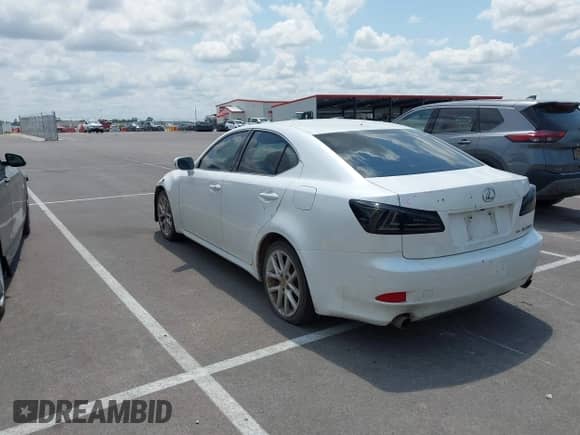 2011 Lexus IS 250 z VIN JTHCF5C26B2035296, wystawiony jako IAAI lot #42469561 z przebiegiem 180 609 mil mil oraz . Historia ofert i sprzedaży dostępna na DreamBid. Obrazek 3.