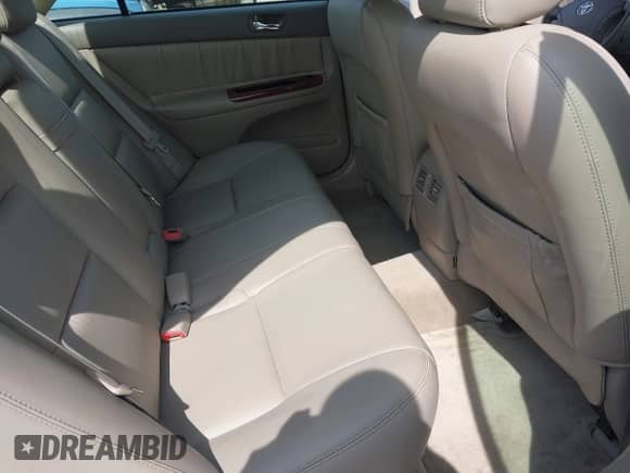 2005 Toyota Camry LE with VIN 4T1BE30K55U061563, listed as a IAAI auction lot 43179072 with 118,381 mi miles and . Bid and sale history available at DreamBid. Image 8.