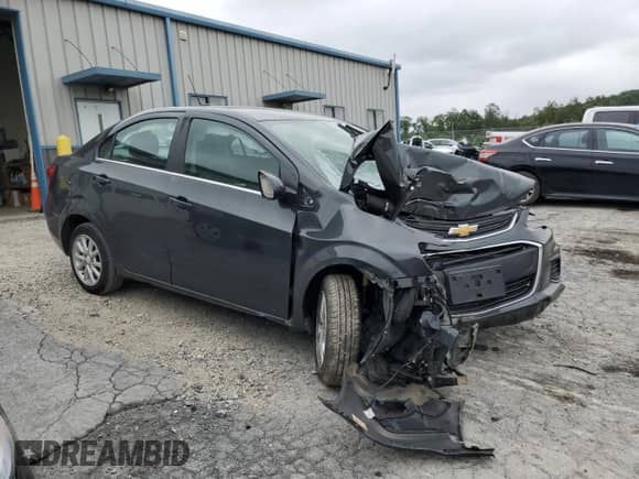 2020 Chevrolet Sonic LT z VIN 1G1JD5SB9L4108398, wystawiony jako Copart lot #69212365 z przebiegiem 103 420 mil mil oraz Szkoda całkowita • Salvage title. Historia ofert i sprzedaży dostępna na DreamBid. Obrazek 4.