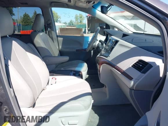 2013 Toyota Sienna XLE AAS with VIN 5TDYK3DC4DS322629, listed as a IAAI auction lot 43330507 with 158,626 mi miles and . Bid and sale history available at DreamBid. Image 5.