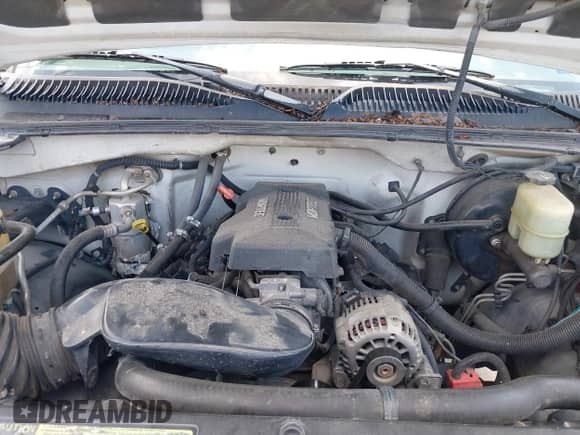 2000 Chevrolet Silverado 1500 LS z VIN 1GCEC19V9YZ170074, wystawiony jako IAAI lot #42453108 z przebiegiem 354 305 mil mil oraz . Historia ofert i sprzedaży dostępna na DreamBid. Obrazek 10.