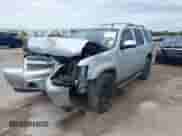 2013 Chevrolet Tahoe LS z VIN 1GNSCAE00DR369125, wystawiony jako IAAI lot #42370092 z przebiegiem 202 163 mil mil oraz . Historia ofert i sprzedaży dostępna na DreamBid. Obrazek 17.