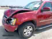 2010 Chevrolet Suburban LT z VIN 1GNUCJE03AR267838, wystawiony jako IAAI lot #42535623 z przebiegiem 265 769 mil mil oraz . Historia ofert i sprzedaży dostępna na DreamBid. Obrazek 19.