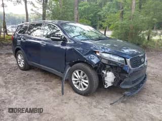 2020 Kia Sorento LX z VIN 5XYPG4A55LG629750, wystawiony jako IAAI lot #42475605 z przebiegiem 71 598 mil mil oraz . Historia ofert i sprzedaży dostępna na DreamBid. Obrazek 1.