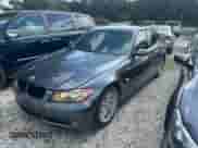 2007 BMW 3 Series 328i z VIN WBAVA37557NE29329, wystawiony jako Copart lot #90951755 z przebiegiem 168 081 mil mil oraz Czysty tytuł • Clean title. Historia ofert i sprzedaży dostępna na DreamBid. Obrazek 2.