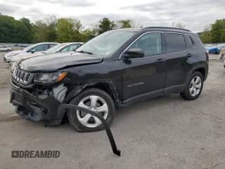 2020 Jeep Compass Latitude z VIN 3C4NJDBB0LT229424, wystawiony jako Copart lot #81564865 z przebiegiem 55 543 mil mil oraz Szkoda całkowita • Salvage title. Historia ofert i sprzedaży dostępna na DreamBid. Obrazek 1.