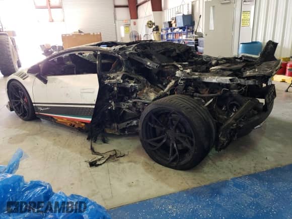2018 Lamborghini Huracan с VIN ZHWUD4ZF8JLA08913, выставлен на аукционе Copart как лот 71146312 с пробегом Не указан миль и На запчасти • Non repairable. История ставок и продаж доступна на DreamBid. Изображение 2.