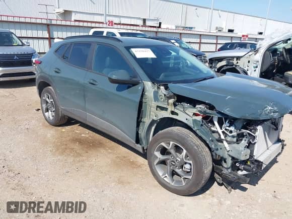 2025 Chevrolet Trax LT with VIN KL77LHEP4SC233601, listed as a IAAI auction lot 43158427 with 10,500 mi miles and . Bid and sale history available at DreamBid. Image 1.
