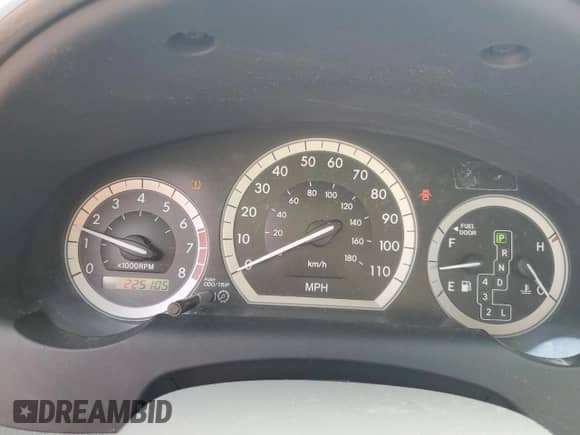 2010 Toyota Sienna CE z VIN 5TDKK4CC2AS305336, wystawiony jako Copart lot #86893375 z przebiegiem 225 105 mil mil oraz Czysty tytuł • Clean title. Historia ofert i sprzedaży dostępna na DreamBid. Obrazek 9.