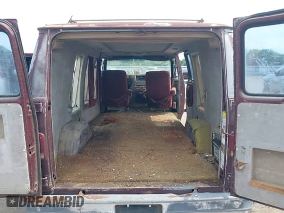 1988 Chevrolet Chevy Van с VIN 1GBEG25K9J7110808, выставлен на аукционе IAAI как лот 42335401 с пробегом 26 780 миль миль и . История ставок и продаж доступна на DreamBid. Изображение 16.