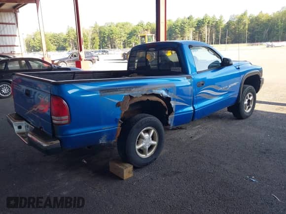 1998 Dodge Dakota with VIN 1B7GG26X1WS582729, listed as a IAAI auction lot 42739105 with 284,052 mi miles and . Bid and sale history available at DreamBid. Image 4.