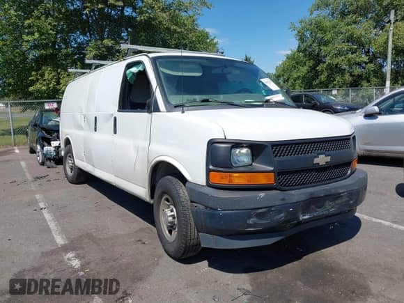 2017 Chevrolet Express Cargo z VIN 1GCWGBFF6H1120324, wystawiony jako IAAI lot #43072393 z przebiegiem 251 729 mil mil oraz . Historia ofert i sprzedaży dostępna na DreamBid. Obrazek 1.