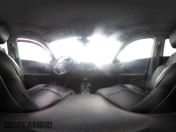 2019 Jeep Compass Limited z VIN 3C4NJDCB8KT638591, wystawiony jako IAAI lot #42022564 z przebiegiem 46 802 mil mil oraz . Historia ofert i sprzedaży dostępna na DreamBid. Obrazek 18.