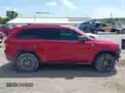 2017 Jeep Grand Cherokee Trailhawk z VIN 1C4RJFLT8HC693715, wystawiony jako IAAI lot #42531133 z przebiegiem 128 250 mil mil oraz . Historia ofert i sprzedaży dostępna na DreamBid. Obrazek 13.