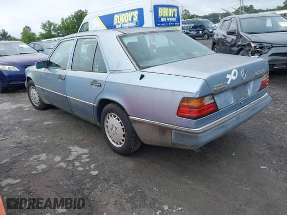 1992 Mercedes-Benz 300 z VIN WDBEB28E3NB558723, wystawiony jako IAAI lot #42354355 z przebiegiem 232 059 mil mil oraz . Historia ofert i sprzedaży dostępna na DreamBid. Obrazek 3.