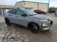 2021 Hyundai Kona Night Edition с VIN KM8K6CA52MU699063, выставлен на аукционе Copart как лот 45216775 с пробегом 58 340 миль миль и Списание • Salvage title. История ставок и продаж доступна на DreamBid. Изображение 4.