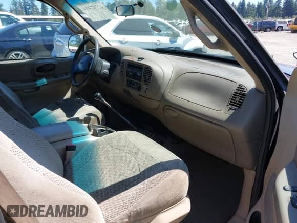 2000 Ford F-150 XL с VIN 1FTZX1722YKA19245, выставлен на аукционе IAAI как лот 42747484 с пробегом 213 370 миль миль и . История ставок и продаж доступна на DreamBid. Изображение 5.