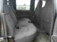 2006 Chevrolet Colorado 2LT z VIN 1GCDT136868290643, wystawiony jako Copart lot #57757955 z przebiegiem 120 143 mil mil oraz Czysty tytuł • Clean title. Historia ofert i sprzedaży dostępna na DreamBid. Obrazek 10.