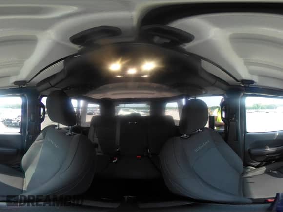 2021 Jeep Wrangler Unlimited Sahara Altitude z VIN 1C4HJXEG6MW758927, wystawiony jako IAAI lot #42436882 z przebiegiem 28 242 mil mil oraz . Historia ofert i sprzedaży dostępna na DreamBid. Obrazek 18.