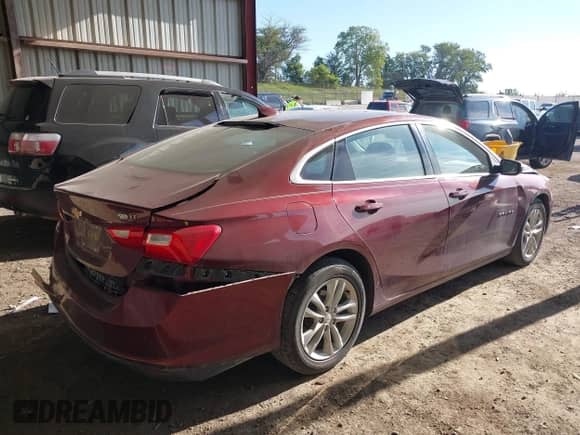 2016 Chevrolet Malibu LT z VIN 1G1ZE5ST3GF169832, wystawiony jako IAAI lot #43037008 z przebiegiem 137 720 mil mil oraz . Historia ofert i sprzedaży dostępna na DreamBid. Obrazek 4.