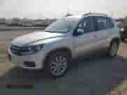 2017 Volkswagen Tiguan S с VIN WVGBV7AX2HK051719, выставлен на аукционе Copart как лот 70875085 с пробегом 75 299 миль миль и Списание • Salvage title. История ставок и продаж доступна на DreamBid. Изображение 1.