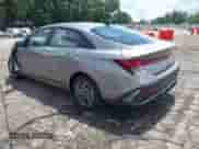 2024 Hyundai Elantra SEL z VIN KMHLM4DG1RU661330, wystawiony jako IAAI lot #42961158 z przebiegiem 35 414 mil mil oraz . Historia ofert i sprzedaży dostępna na DreamBid. Obrazek 3.