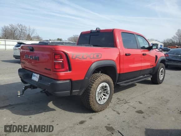 2025 Ram 1500 RHO z VIN 1C6SRFUP3SN641939, wystawiony jako Copart lot #48302615 z przebiegiem 1 210 mil mil oraz Szkoda całkowita • Salvage title. Historia ofert i sprzedaży dostępna na DreamBid. Obrazek 3.