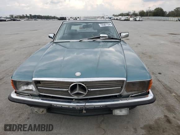 1985 Mercedes-Benz 380 z VIN WDB1070451A014424, wystawiony jako Copart lot #72587724 z przebiegiem 105 926 mil mil oraz Czysty tytuł • Clean title. Historia ofert i sprzedaży dostępna na DreamBid. Obrazek 5.