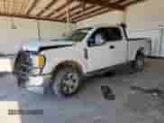 2017 Ford F-250 XLT z VIN 1FT7X2B68HEE98700, wystawiony jako Copart lot #71932655 z przebiegiem 216 192 mil mil oraz Czysty tytuł • Clean title. Historia ofert i sprzedaży dostępna na DreamBid. Obrazek 1.