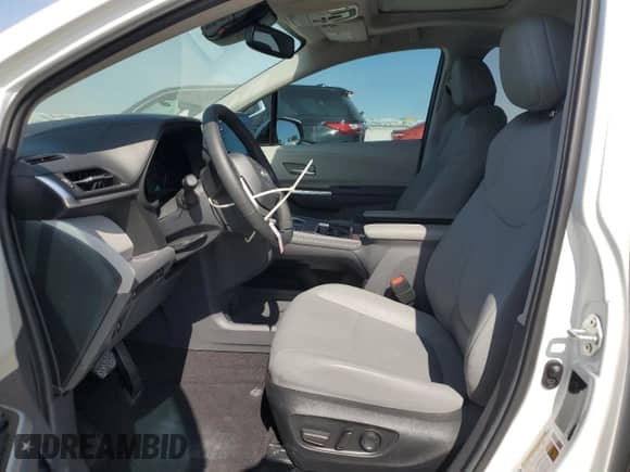 2024 Toyota Sienna XLE z VIN 5TDYRKEC1RS219079, wystawiony jako Copart lot #86458085 z przebiegiem 14 907 mil mil oraz Szkoda całkowita • Salvage title. Historia ofert i sprzedaży dostępna na DreamBid. Obrazek 7.