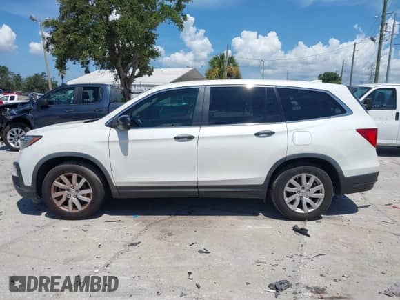 2019 Honda Pilot LX z VIN 5FNYF5H11KB034206, wystawiony jako IAAI lot #42916103 z przebiegiem 134 799 mil mil oraz . Historia ofert i sprzedaży dostępna na DreamBid. Obrazek 13.