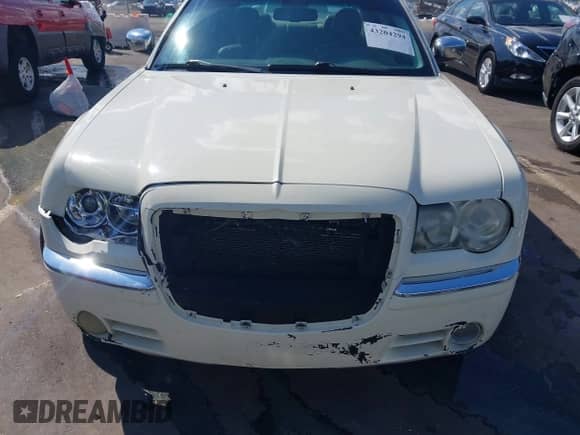 2008 Chrysler 300 Limited with VIN 2C3KK33G18H145332, listed as a IAAI auction lot 43204294 with 269,723 mi miles and . Bid and sale history available at DreamBid. Image 6.
