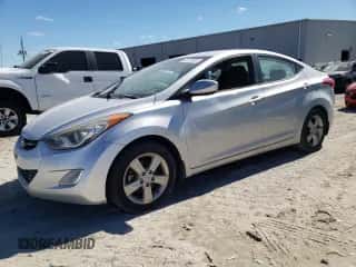 2013 Hyundai Elantra GLS z VIN KMHDH4AEXDU957385, wystawiony jako Copart lot #90523485 z przebiegiem 249 802 mil mil oraz Czysty tytuł • Clean title. Historia ofert i sprzedaży dostępna na DreamBid. Obrazek 1.