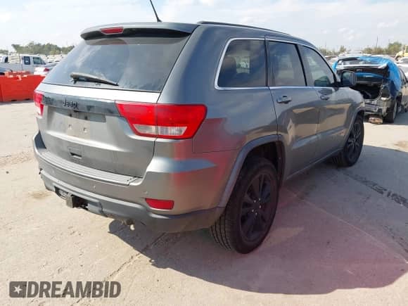 2012 Jeep Grand Cherokee Laredo z VIN 1C4RJEAG1CC355534, wystawiony jako IAAI lot #43475881 z przebiegiem 224 182 mil mil oraz . Historia ofert i sprzedaży dostępna na DreamBid. Obrazek 4.