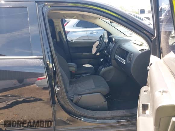 2014 Jeep Compass Sport с VIN 1C4NJCBB6ED531657, выставлен на аукционе IAAI как лот 43039659 с пробегом 177 242 миль миль и . История ставок и продаж доступна на DreamBid. Изображение 5.