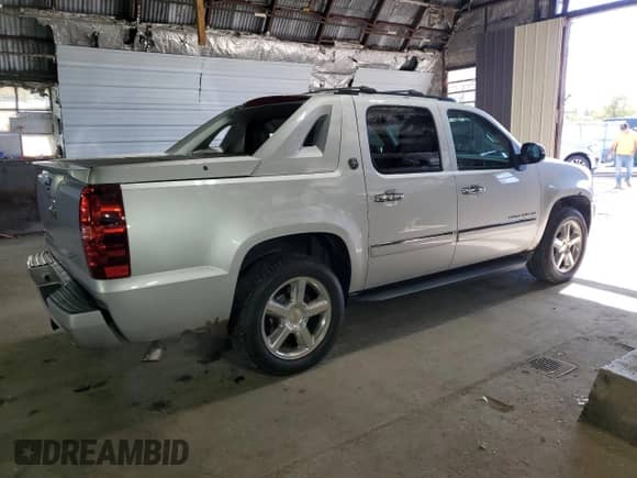 2013 Chevrolet Avalanche LTZ with VIN 3GNTKGE78DG245207, listed as a Copart auction lot 81122025 with 205,812 mi miles and Salvage title. Bid and sale history available at DreamBid. Image 3.