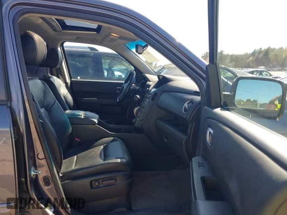 2014 Honda Pilot EX-L with VIN 5FNYF4H71EB025413, listed as a IAAI auction lot 42134357 with 145,865 mi miles and . Bid and sale history available at DreamBid. Image 5.