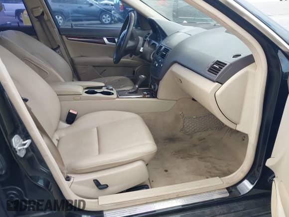 2009 Mercedes-Benz C 300 Sport с VIN WDDGF54X49F225037, выставлен на аукционе IAAI как лот 43177105 с пробегом 227 516 миль миль и . История ставок и продаж доступна на DreamBid. Изображение 5.