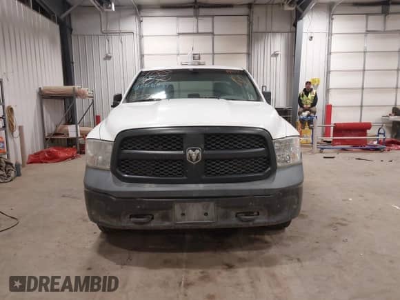 2014 Ram 1500 Express z VIN 1C6RR7FT5ES323647, wystawiony jako IAAI lot #41888044 z przebiegiem 184 317 mil mil oraz . Historia ofert i sprzedaży dostępna na DreamBid. Obrazek 13.