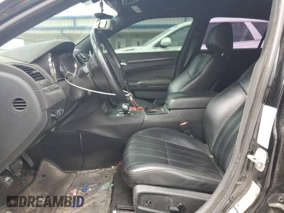 2014 Chrysler 300 S с VIN 2C3CCAGG5EH229195, выставлен на аукционе Copart как лот 69842395 с пробегом Не указан миль и Списание • Salvage title. История ставок и продаж доступна на DreamBid. Изображение 7.