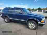 2001 Chevrolet Blazer LT with VIN 1GNDT13W112161047, listed as a Copart auction lot 70198165 with 247,720 mi miles and Salvage title. Bid and sale history available at DreamBid. Image 4.