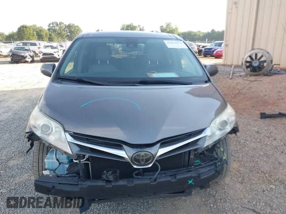 2018 Toyota Sienna XLE Auto Access Seat with VIN 5TDYZ3DC8JS955965, listed as a IAAI auction lot 42839374 with 156,617 mi miles and . Bid and sale history available at DreamBid. Image 12.