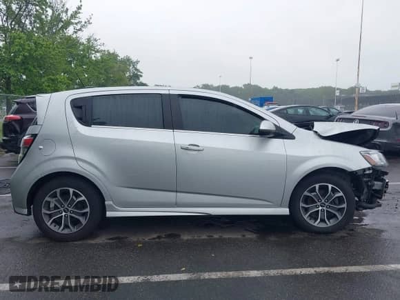 2019 Chevrolet Sonic LT с VIN 1G1JD6SBXK4138093, выставлен на аукционе IAAI как лот 42281691 с пробегом 69 833 миль миль и . История ставок и продаж доступна на DreamBid. Изображение 12.