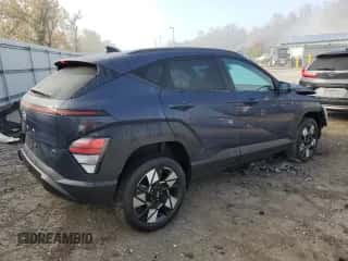 2024 Hyundai Kona SEL z VIN KM8HBCAB5RU094019, wystawiony jako Copart lot #77760194 z przebiegiem 3 893 mil mil oraz Szkoda całkowita • Salvage title. Historia ofert i sprzedaży dostępna na DreamBid. Obrazek 3.