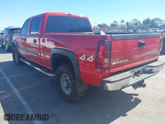 2005 Chevrolet Silverado 2500HD LT с VIN 1GCHK23U25F813075, выставлен на аукционе IAAI как лот 41692823 с пробегом 222 850 миль миль и . История ставок и продаж доступна на DreamBid. Изображение 3.