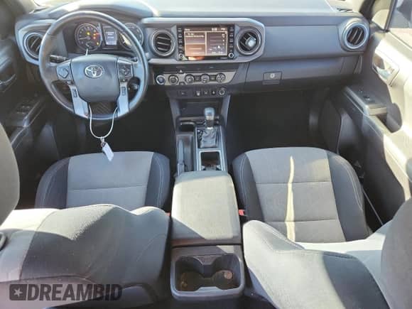 2020 Toyota Tacoma SR5 z VIN 3TMCZ5AN4LM294482, wystawiony jako Copart lot #90620945 z przebiegiem 135 293 mil mil oraz Szkoda całkowita • Salvage title. Historia ofert i sprzedaży dostępna na DreamBid. Obrazek 8.