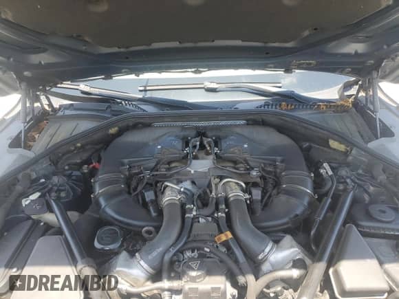 2010 BMW 7 Series 750i z VIN WBAKA8C52ACY35588, wystawiony jako Copart lot #61625825 z przebiegiem 149 974 mil mil oraz Czysty tytuł • Clean title. Historia ofert i sprzedaży dostępna na DreamBid. Obrazek 11.