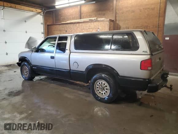 1999 Chevrolet S-10 LS с VIN 1GCDT19X8X8140050, выставлен на аукционе Copart как лот 81292764 с пробегом Не указан миль и Списание • Salvage title. История ставок и продаж доступна на DreamBid. Изображение 2.